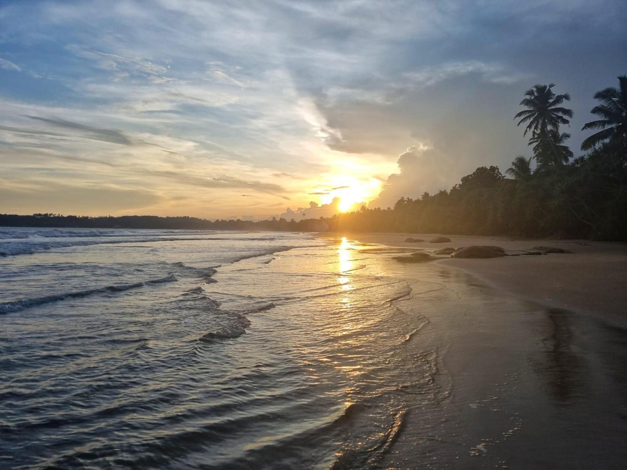 Relax Beach House Tangalle Extérieur photo